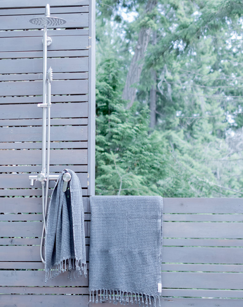 everyday-towel-small-vintage-stripe-lifestyle-1